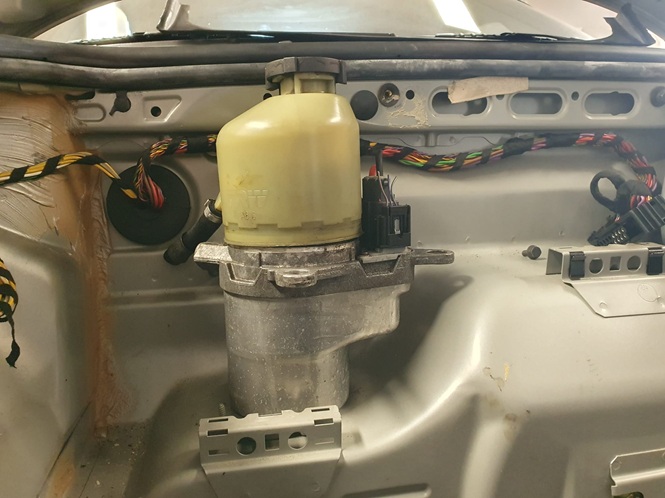 Name:  Volvo_pump_Astra_reservoir_crop.jpg
Views: 3
Size:  94.3 KB